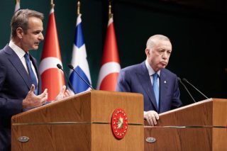 Στην Αγκυρα με 10 υπουργούς
